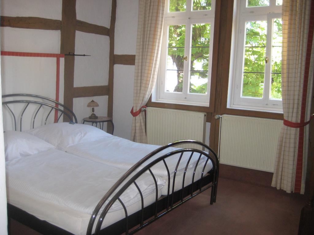 Burgmannenhaus Hotell Steinau an der Straße Rum bild